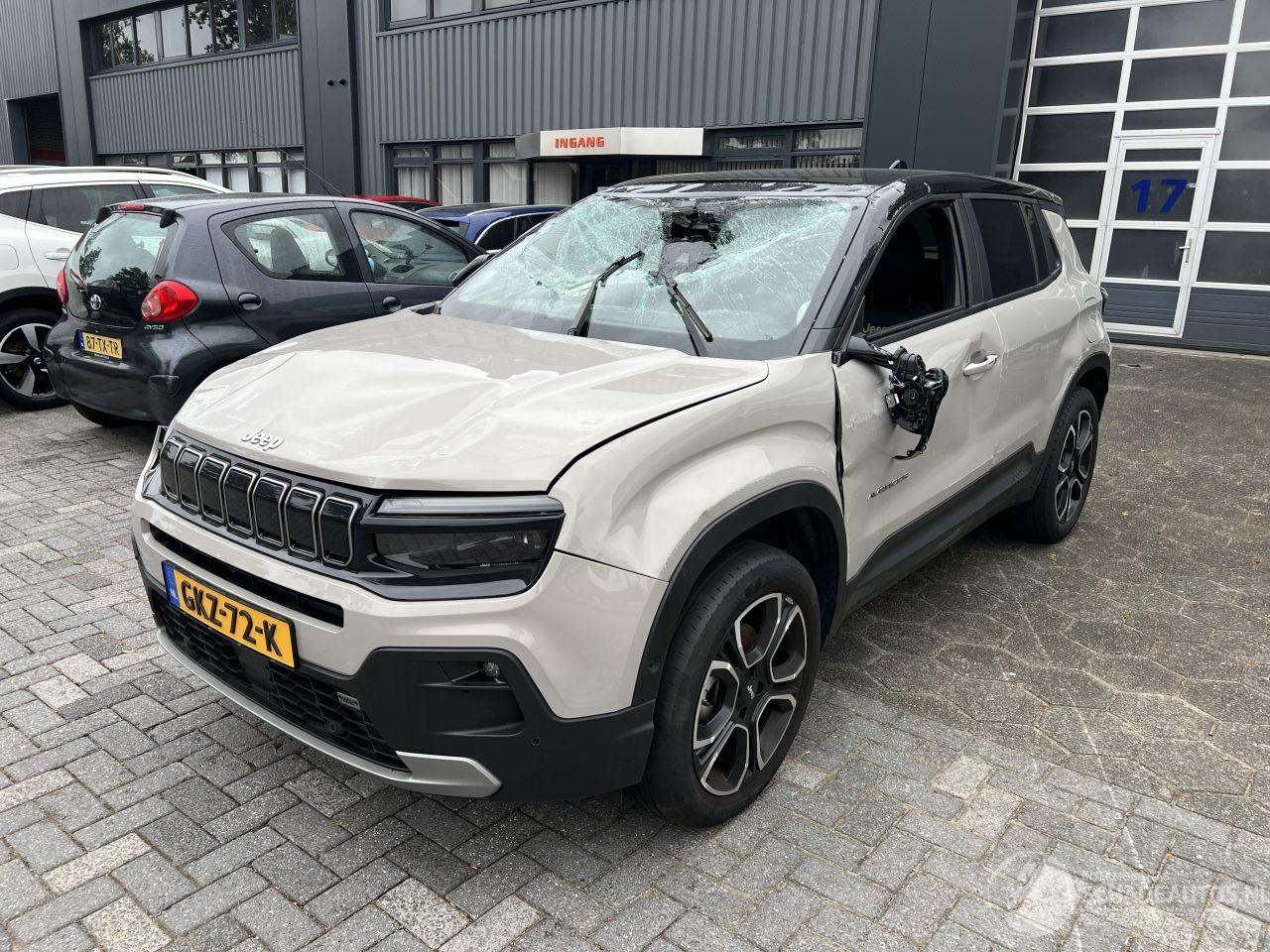 Jeep Avenger 1.2 E-HYBRID SUMMIT