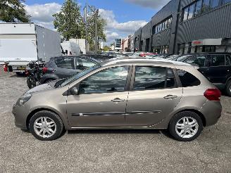 Renault Clio Estate 1.2 TCE Dynamique picture 2