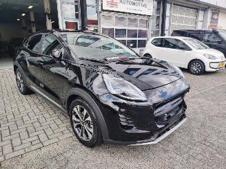 krockskadad bil auto Ford Puma Titanium Camera Stoelverwarming FULL LED 2025 20.000km 2025/10
