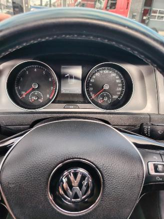 Volkswagen Golf Panoramadak climatronic 1.2 tsi picture 3