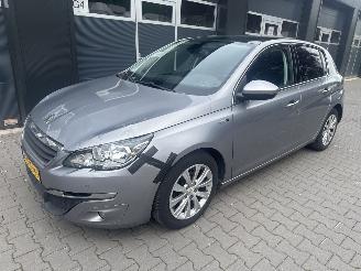 krockskadad bil auto Peugeot 308 1.2 puretech style PANO 2015/3