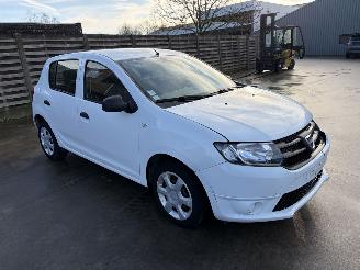 krockskadad bil auto Dacia Sandero  2014/4