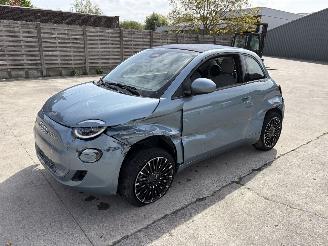 skadebil auto Fiat 500E 42KWH 2022/1