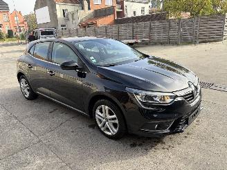 damaged passenger cars Renault Mégane 4 PHASE 1 1.5 BLUE DCI - 8V TURBO 2016/6