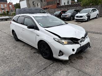 Schadeauto Toyota Auris 1.8i - 16V HYBRID 2013/10