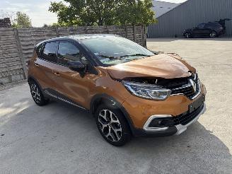 skadebil auto Renault Captur 1.3i - 16V TURBO TCE 130 2019/5
