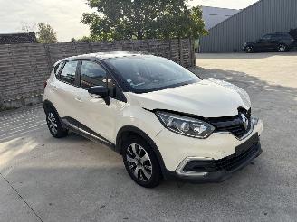 skadebil auto Renault Captur 0.9i - 12V TURBO TCE 90 2018/3