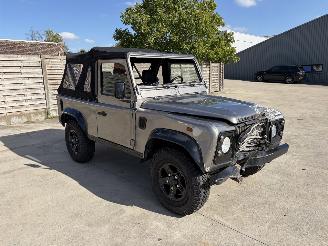 Vaurioauto  passenger cars Land Rover Defender TD5 CABRIO 2003/6