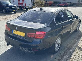 BMW 3-serie 318i Luxury picture 3