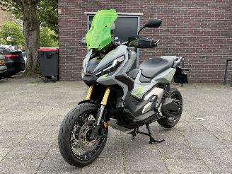 skadebil motor Honda  X-ADV 750 Custom/dealeronderhouden 2022/9