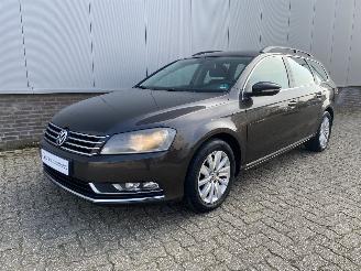 Voiture accidenté Volkswagen Passat Variant 1.4 TSI Comfort Executive Line BlueMotion AUTOMAAT NAVIGATIE 2012/6