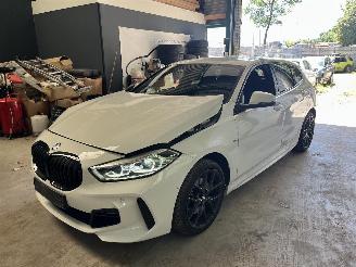 Unfallwagen BMW 1-serie 118i M Sport /2