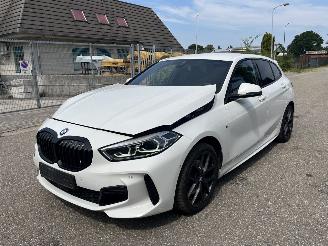 uszkodzony samochody osobowe BMW 1-serie 118i M Sport 2023/2