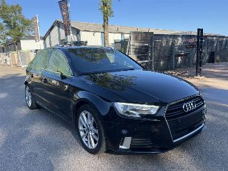 krockskadad bil auto Audi A3 30 TFSI Sport Automaat 2019/2