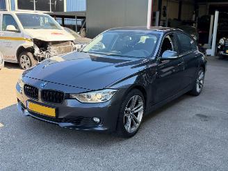 Schadeauto BMW 3-serie 320i AUTOMAAT NAP XENON 2012/6
