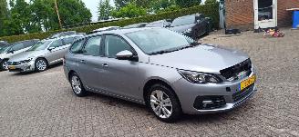 Schadeauto Peugeot 308 1.2i 5drs  110pk navi 2021/9