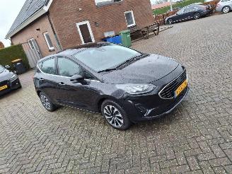 damaged passenger cars Ford Fiesta 1.0  hybrid  92kw  navi clima  titanium 2023/10