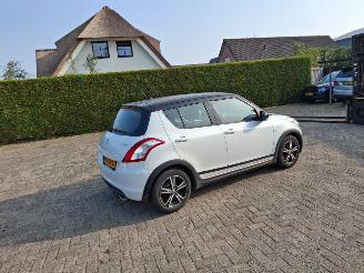Damaged car Suzuki Swift 1.2i  5drs  airco 2013/4