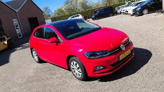 Damaged car Volkswagen Polo 1.0 tsi  70kw   pano navi 2020/11