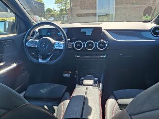 Mercedes B-klasse 180d  116pk navi clima amg uitvoering picture 5