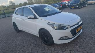 krockskadad bil auto Hyundai I-20 1.2i 5drs airco   84pk 2016/3