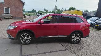 skadebil auto Mitsubishi Outlander 2.0i  150pk automaat   clima navi 2017/1