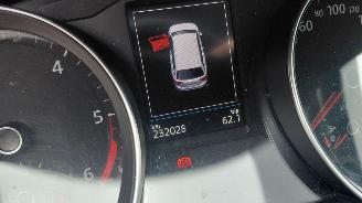 Volkswagen Passat 1.6 tdi 120pk  automaat  navi clima picture 3