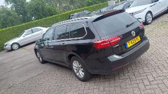 Volkswagen Passat 1.6 tdi 120pk  automaat  navi clima picture 10
