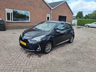 skadebil auto Toyota Yaris 1.5 HYBRID    navi 2018/4