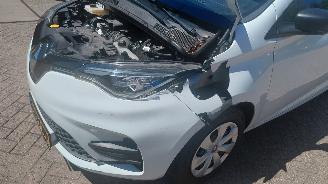krockskadad bil auto Renault Zoé r110  cars 52kwh  navi clima 2021/7