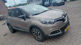 Vaurioauto  passenger cars Renault Captur 1.2 tce 88kw   navi clima  automaat 2014/11