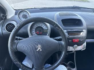 Peugeot 107 1.0 ACTIVE AIRCO RIJDBARE SCHADE! BOUWJAAR 2013  1750 EURO picture 11