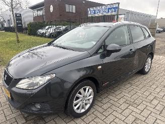 damaged passenger cars Seat Ibiza 1.2 TSi  AUTOMAAT ST LICHTE SCHADE! BOUWJAAR 2011  2899 EURO VAST 2011/10