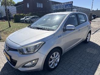 Voiture accidenté Hyundai I-20 1.2i i-VISION 122.240 KM LICHTE SCHADE! BOUWJAAR 2012 2895 EURO 2012/8