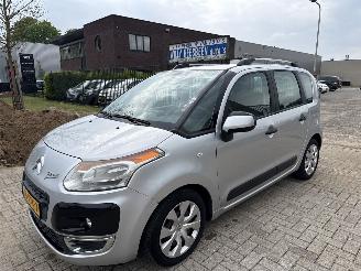 damaged passenger cars Citroën C3 picasso 1.4 VTi AURA LICHTE SCHADE! 95056 KM NAP BOUWJAAR 2010 2200 EURO 2010/2