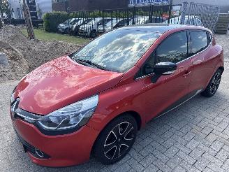 Coche accidentado Renault Clio 0.9 TCE DYNAMIQUE LICHTE SCHADE!  BOUWJAAR 2015  4850 EURO 2015/4