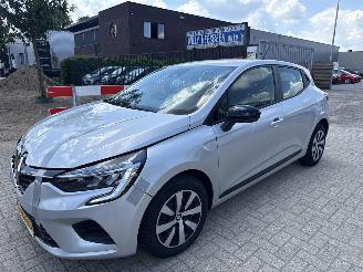 uszkodzony samochody osobowe Renault Clio 1.0 90 EQUILIBRE BOUWJAAR 2023  67945 KM VASTE PRIJS 8150 EURO 2023/4