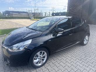 krockskadad bil auto Renault Clio 1.2 COLLECTION 66297 KM LICHTE SCHADE BOUWJAAR 2016 5600 EURO 2016/2