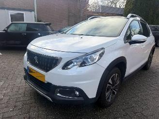 Schadeauto Peugeot 2008 1.2 puretech Allure AUT! navi pano camera 2017/2