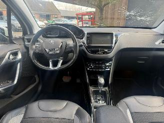 Peugeot 2008 1.2 puretech Allure AUT! navi pano camera picture 17