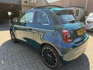 krockskadad bil auto Fiat 500 LA PRIMA 42 KWH PANO LEER NAP 2022/3