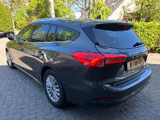 Unfallwagen Ford Focus 1.5 TITANIUM AUT PANO X 2021/10