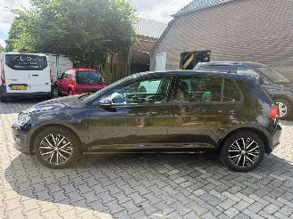 Voiture accidenté Volkswagen Golf 1.6 TDI AUT ALLSTAR NAVI NETTE AUTO 2016/11
