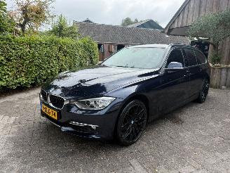 Damaged car BMW 3-serie 320 I AUT HIGH EXECUTIVE SPORT 2013/5