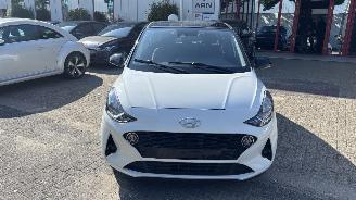 Schadeauto Hyundai I-10 1.0i blue comfort smart 5p 49kW 2023/1