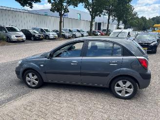 Kia Rio  picture 3