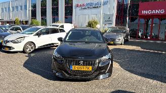 Voiture accidenté Peugeot 208 PureTech 75 Active 2024/1