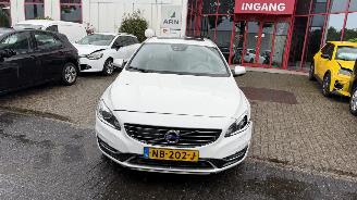 damaged passenger cars Volvo V-60 TWIN ENGINE 2.4 D5 R-DESIGN 2016/12