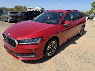 Schadeauto Skoda Superb Kombi 1.5 MHEV Automaat 2025/7