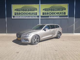 Damaged car Volvo V-60 2.0 T6 Twin Engine AWD Inscription 2020/1